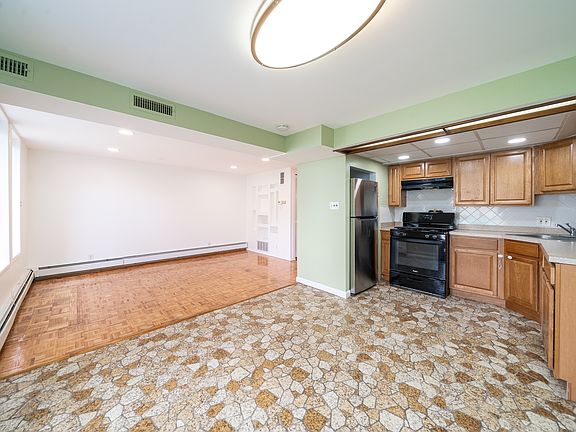 3rd image of 618 21st St Floor 1