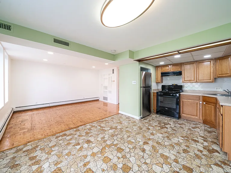 618 21st St #1 — Photo 3