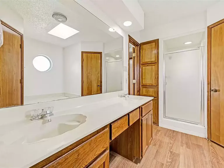 810 Castleview Dr — Photo 22