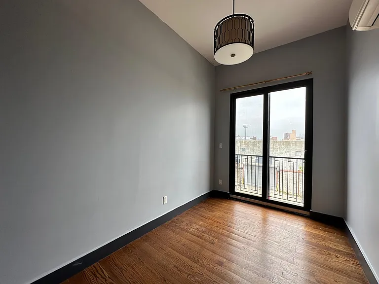 269 Meserole St #3B — Photo 4