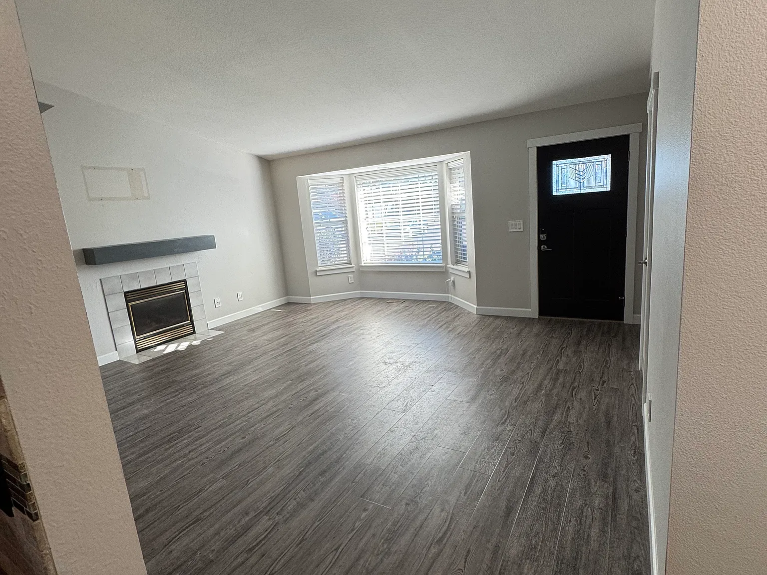3 bed, 1296 sqft, $2,595 — Photo 2