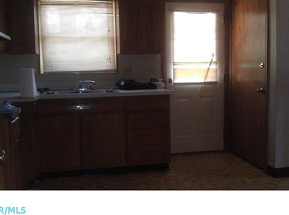 3rd image of 1179 Elmore Ave