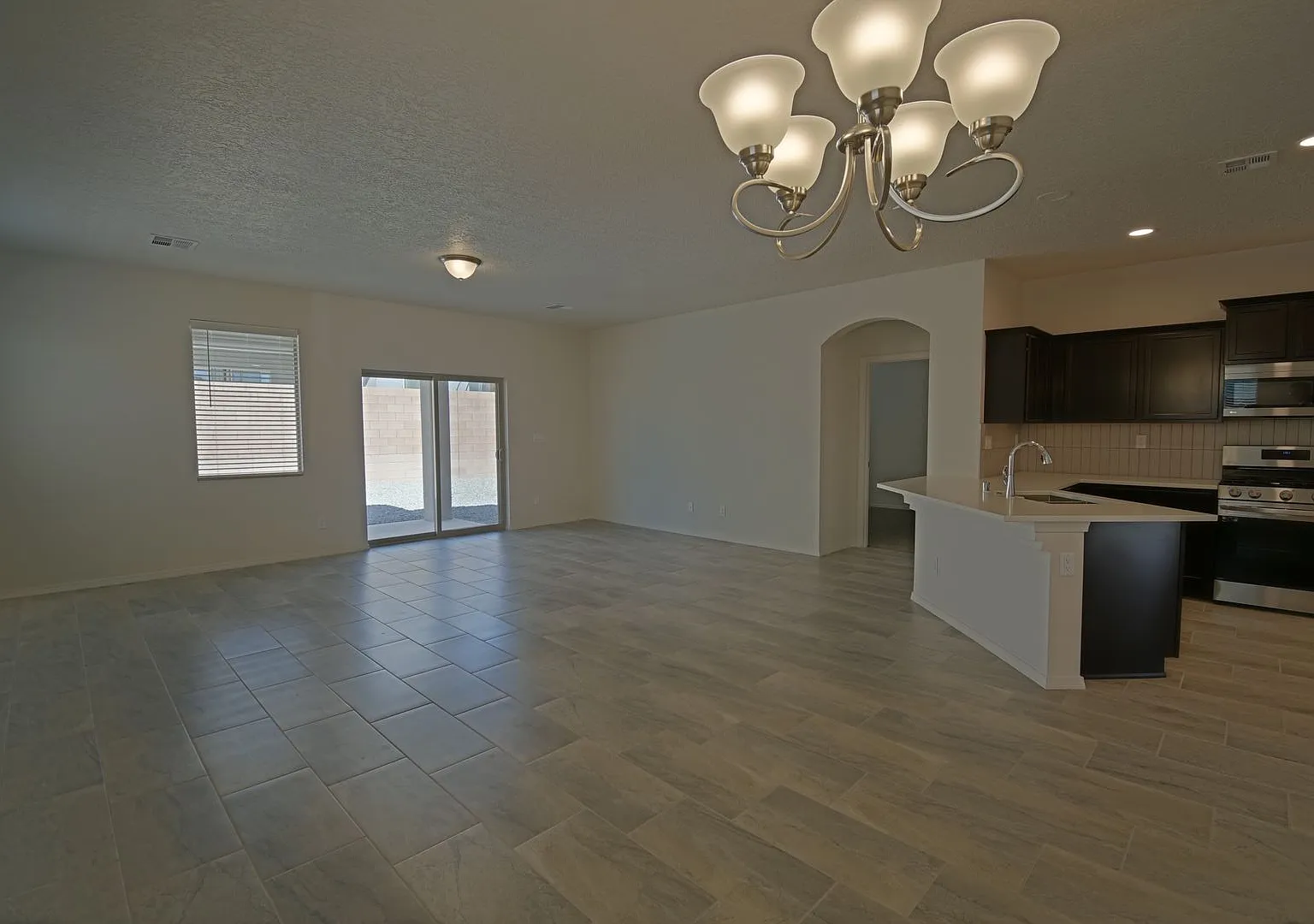 3bd/2ba Available in Rio Rancho — Photo 3