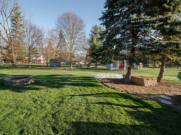 5th image of 305 Shirley Ann Dr