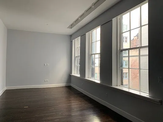 Rented by Salon Realty Corp | media 5