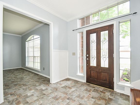 5th image of 18187 Holly Forest Dr