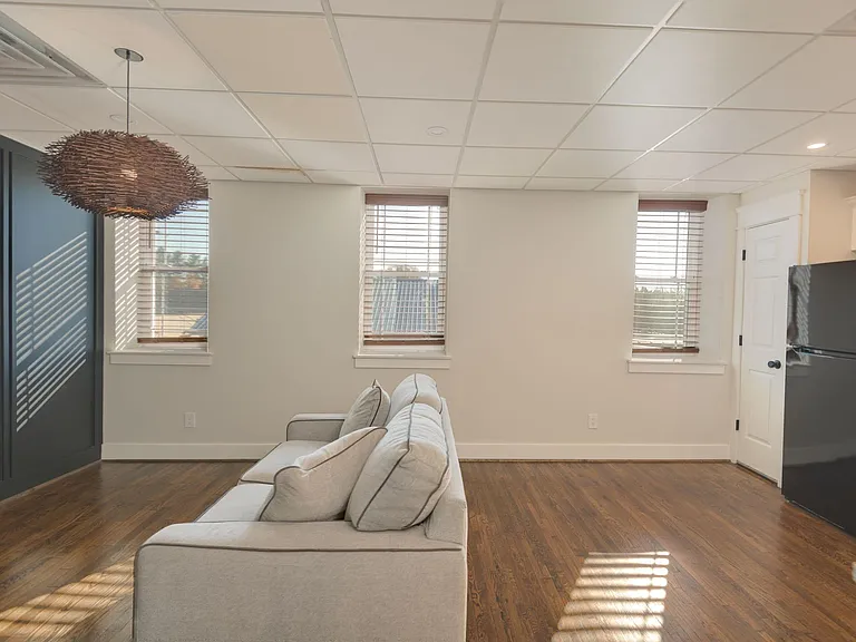 102 W Market St #B — Photo 14
