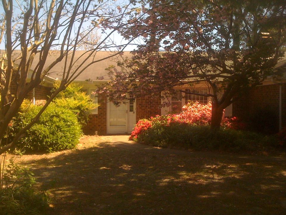 1st image of 2204 W Admiral Dr