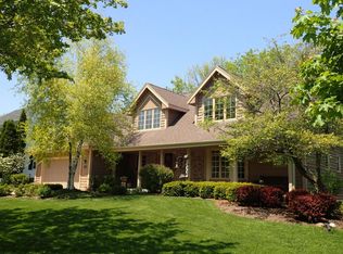 378 W Chestnut Ln, Grafton, WI 53024