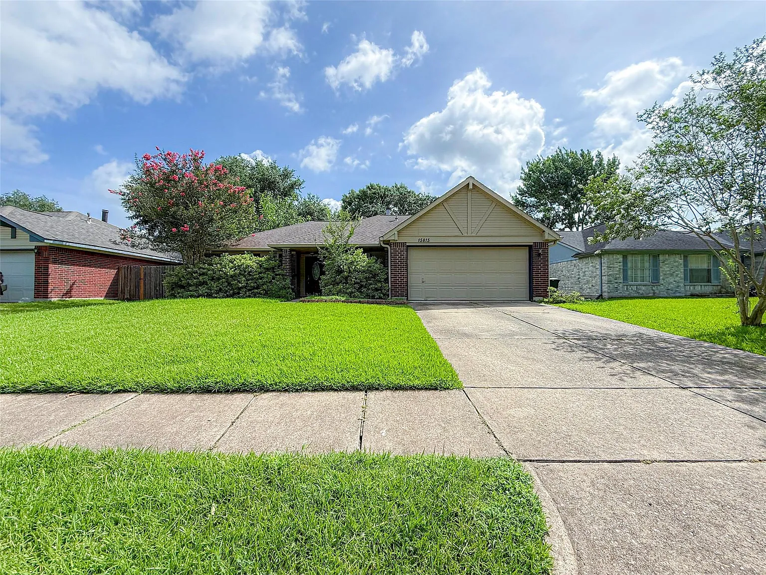 3 bed, 2.0 bath, 1855 sqft, $2,200 — Photo 2