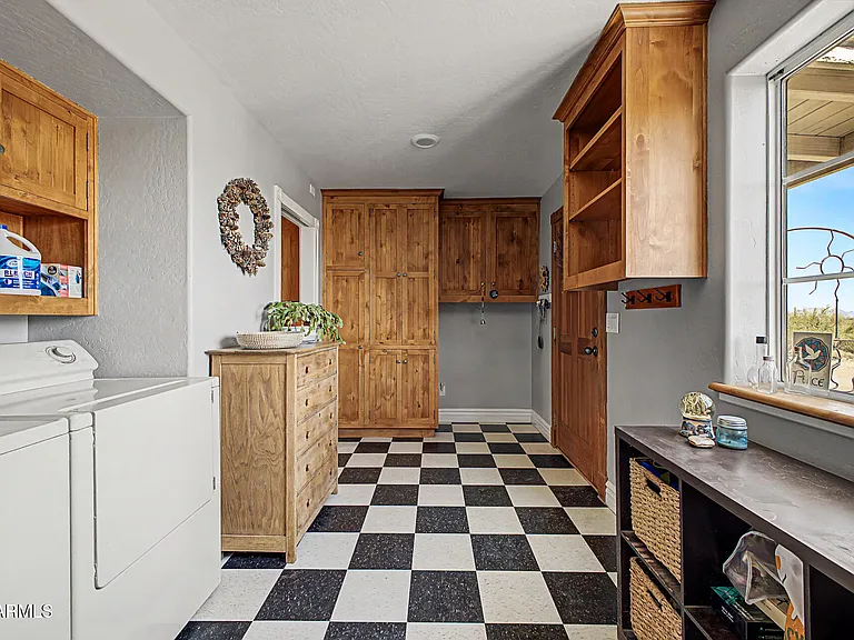 1935 E Tanya Rd — Photo 17