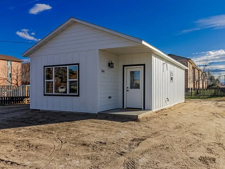 900 Evans Ave — Photo 1