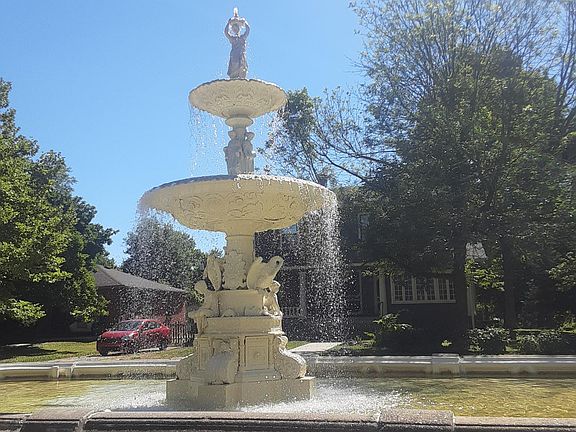5th image of 590 Woodruff Place East Dr #9