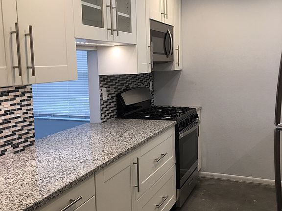 4th image of 5028 Village Gardens Dr