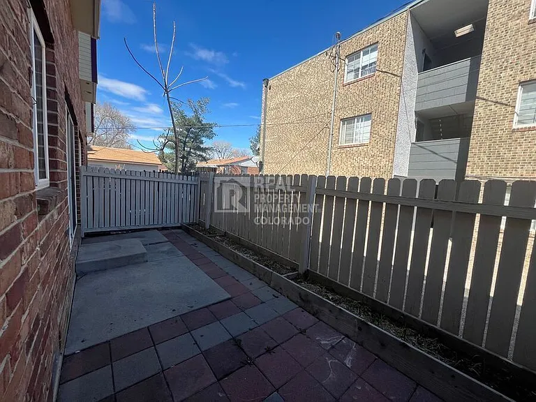 911 Tulip St S #B — Photo 9