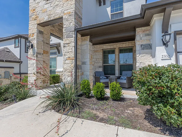 2332 Giona Pl — Photo 4