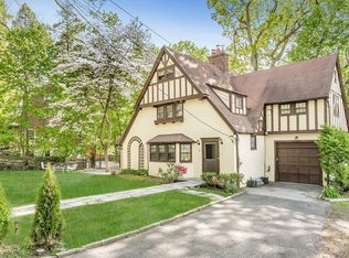 7 Overhill Rd, Scarsdale, NY 10583