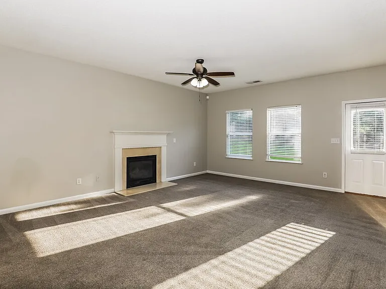 1607 Thornwick Trce — Photo 9