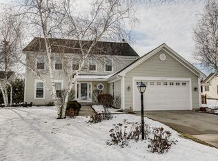 8123 W Lakewood Ln, Franklin, WI 53132