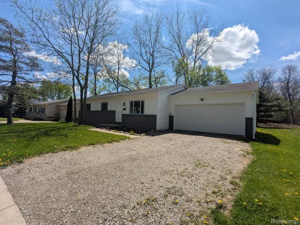 631 S Elm St, Lapeer, MI 48446