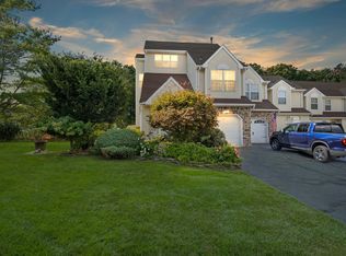 5 Iris Ct, Howell, NJ 07731