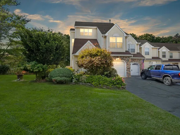 5 Iris Ct, Howell, NJ 07731