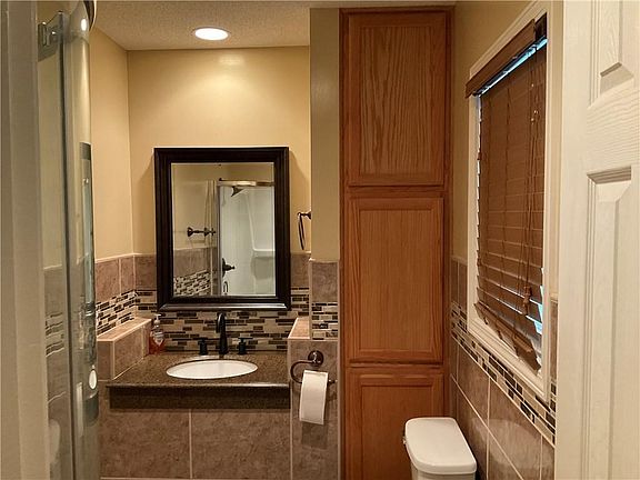 5th image of 3002 NE 37th St