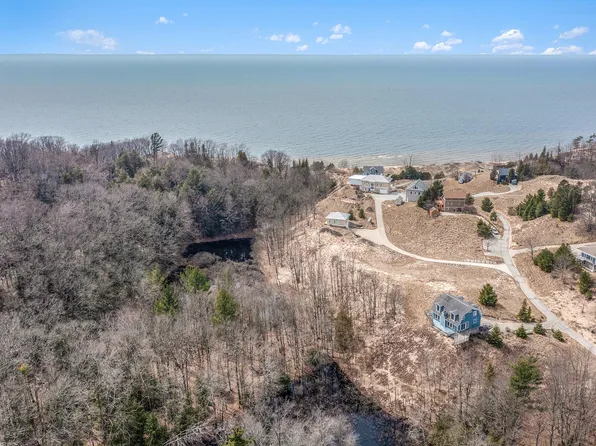 4 Lonts Ln, Montague, MI 49437