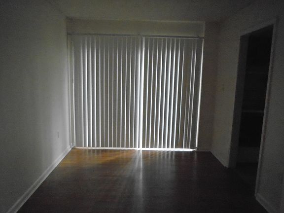 4th image of 300 NW 20th Ave APT 1