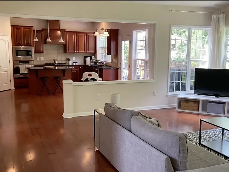 1041 Holtridge Dr — Photo 10