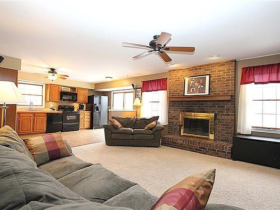 2nd image of 75 Surrey Ct