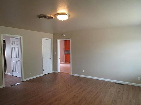 4th image of 1905 Claus Rd