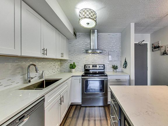 5th image of 3100 N Lake Shore Dr APT 1302