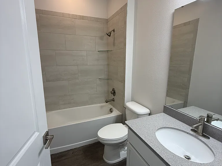 880 Colville Dr — Photo 11