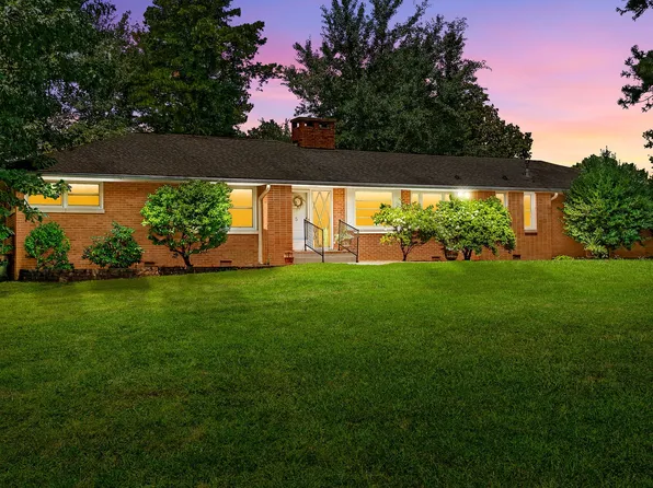 5 Dogwood Ln, Clarksville, TN 37043