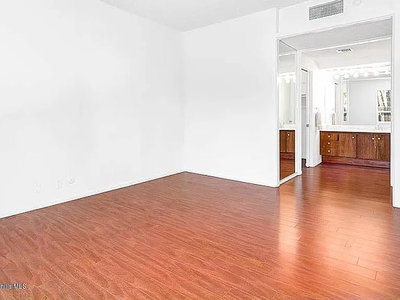 2nd image of 985 E California Blvd Unit 103
