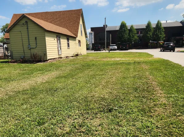 208 S Bowers St, Whitestown, IN 46075