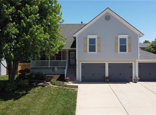1511 Bradford Dr, Greenwood, MO 64034