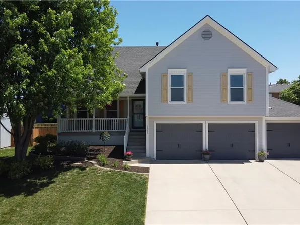 1511 Bradford Dr, Greenwood, MO 64034