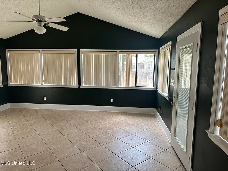 4215 Ingalls Ave — Photo 12