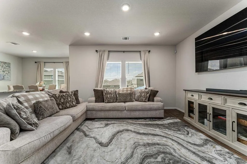 3127 Keuka Pk Dr — Photo 2