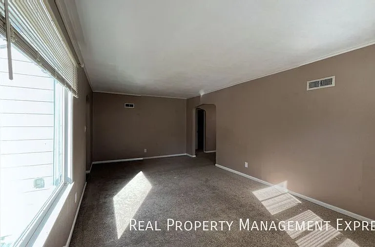 1804 S Covell Ave — Photo 6