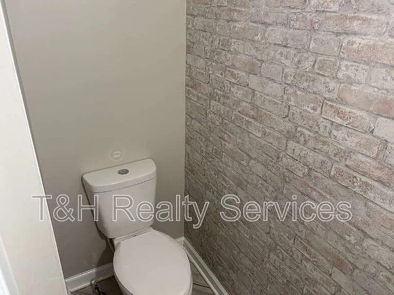 2246 Bellefontaine St — Photo 21