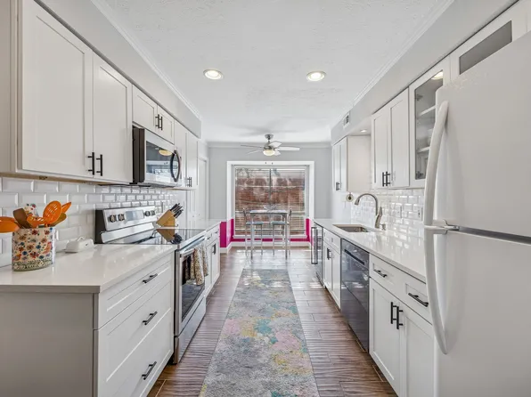 10019 Regal Park Ln APT 207, Dallas, TX 75230