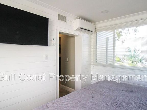4th image of 243 N Lime Ave #A