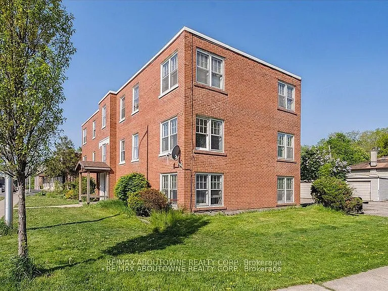133 N Service Rd E #6 — Photo 2