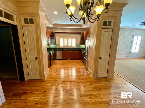 3rd image of 32529 Lakeview Cir
