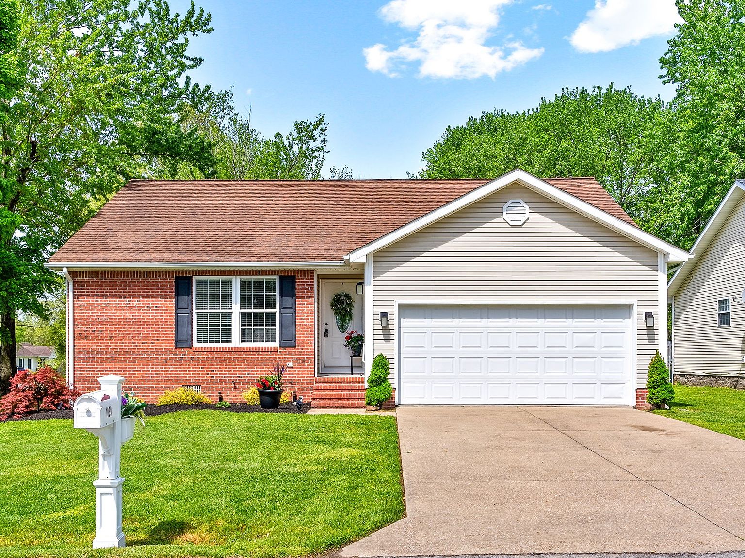 1039 Eastside Ln, Madisonville, KY 42431 | Zillow