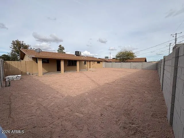 1131 E Trinity Pl — Photo 15