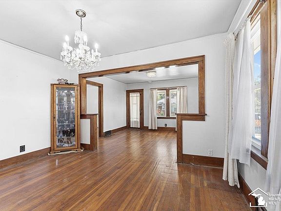 5th image of 1305 Richmond Ave